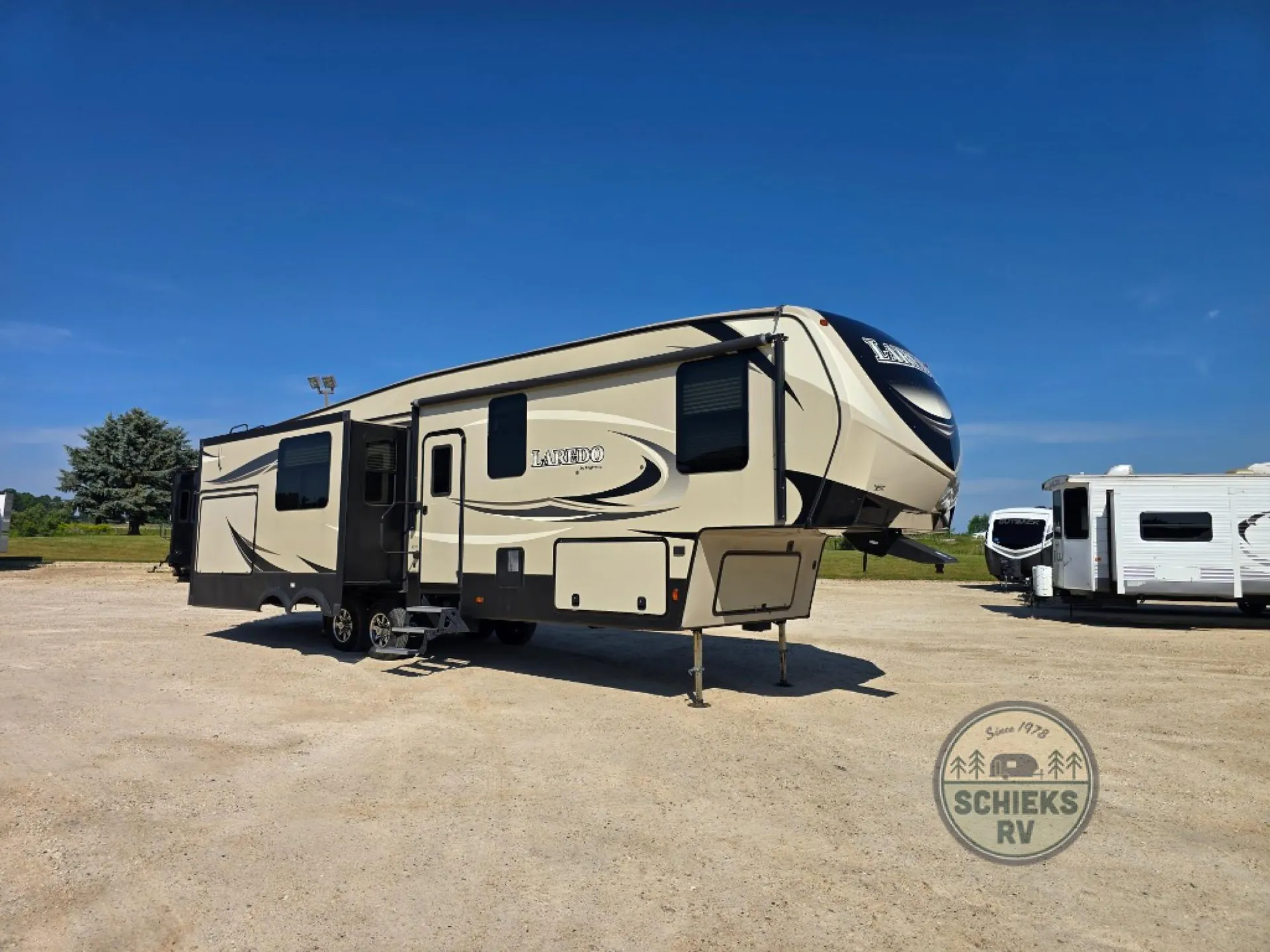 2018 Keystone Laredo 325RL - Photo 2