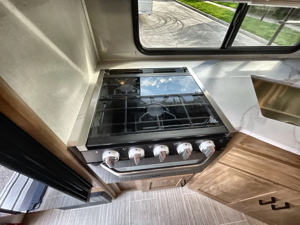 2024 Coachmen Freedom Express Select 31SE, Photos photo 9