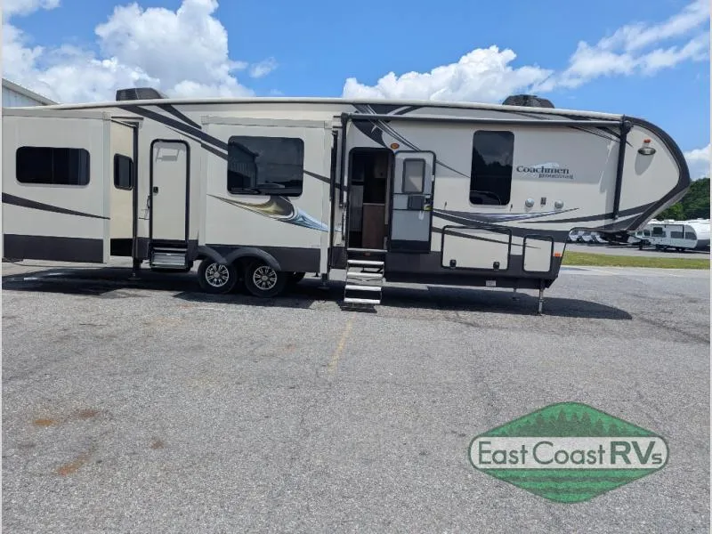 2017 Coachmen Brookstone 378 RE - Photo 2