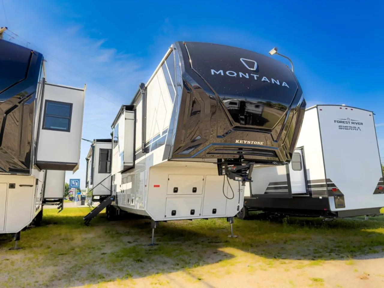 2027 Keystone RV Montana 3900RK - Photo 4