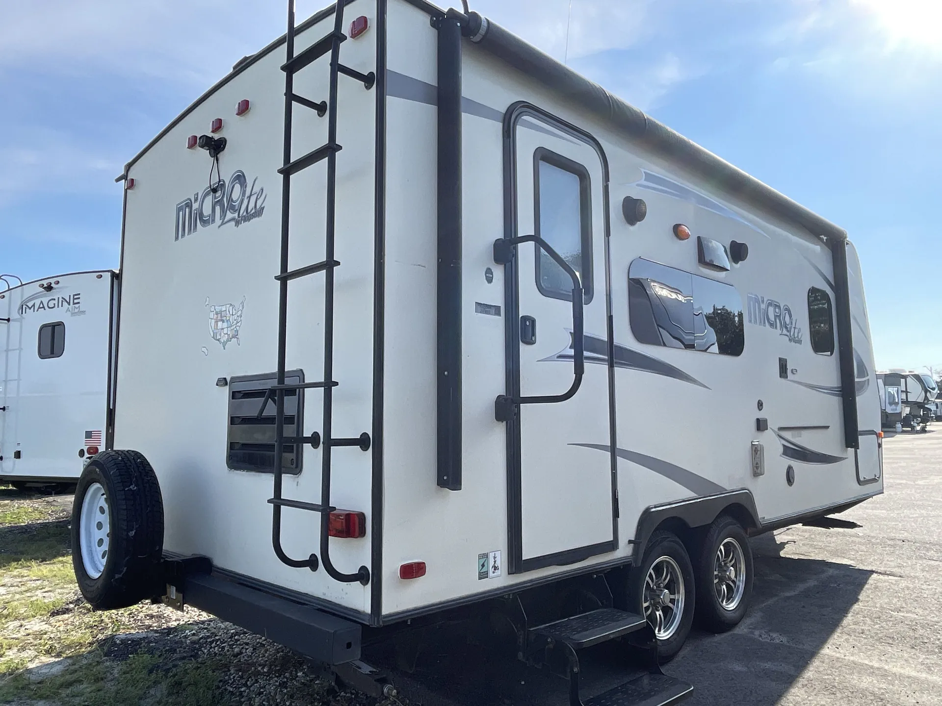 2018 Forest River Flagstaff Micro Lite 21FBRS — stove oven open