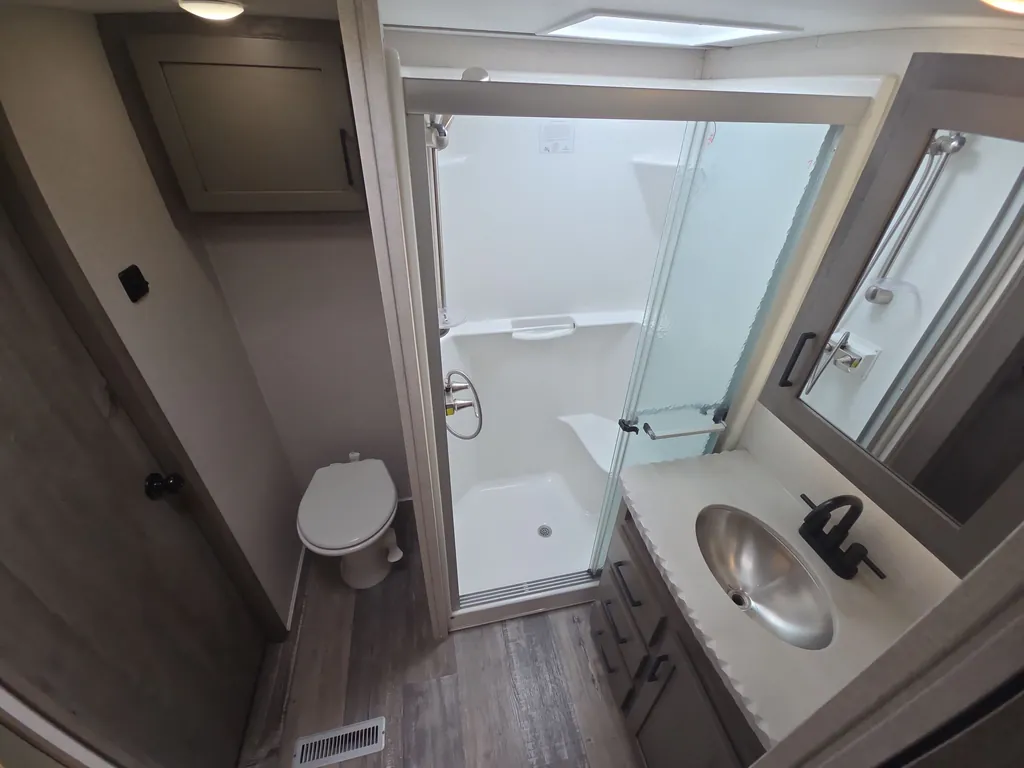 2020 Keystone Raptor 423, Photos photo 17