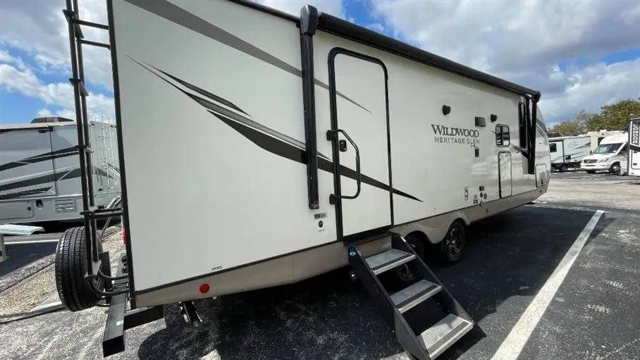 2022 Forest River Wildwood Heritage Glen Hyper-Lyte 25RBHL — Photo 7
