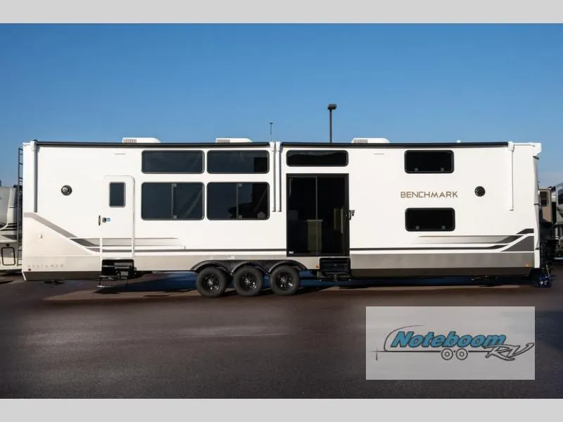 2026 Alliance RV Benchmark 44LFT - Photo 2