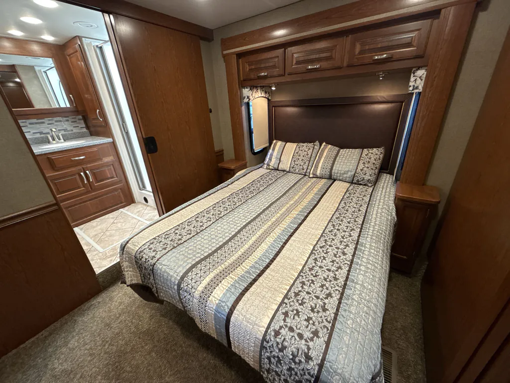 2016 Forest River Berkshire 38A, Photos photo 15