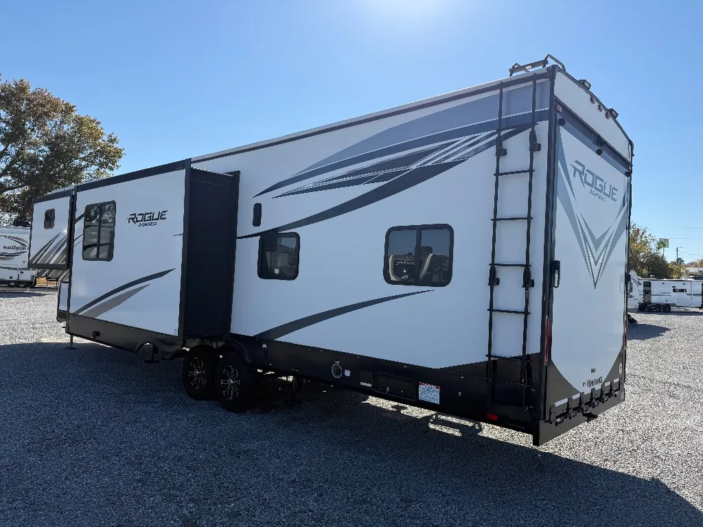 2020 Forest River Vengeance Rogue Armored 371 — Photo 5
