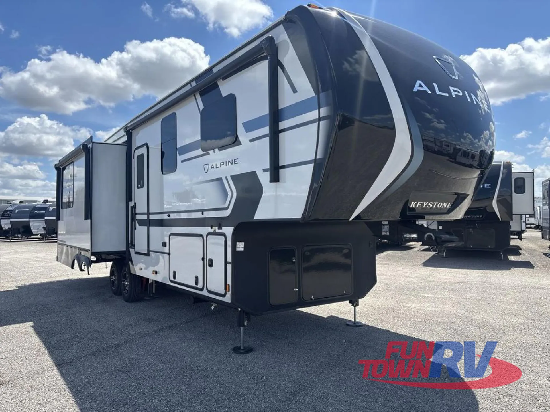 2026 Keystone Alpine 3011CK - Photo 3