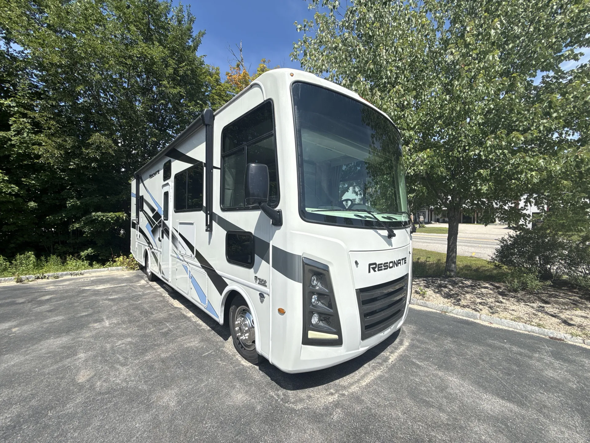 2023 Thor Motor Coach Resonate 30C - Photo 2