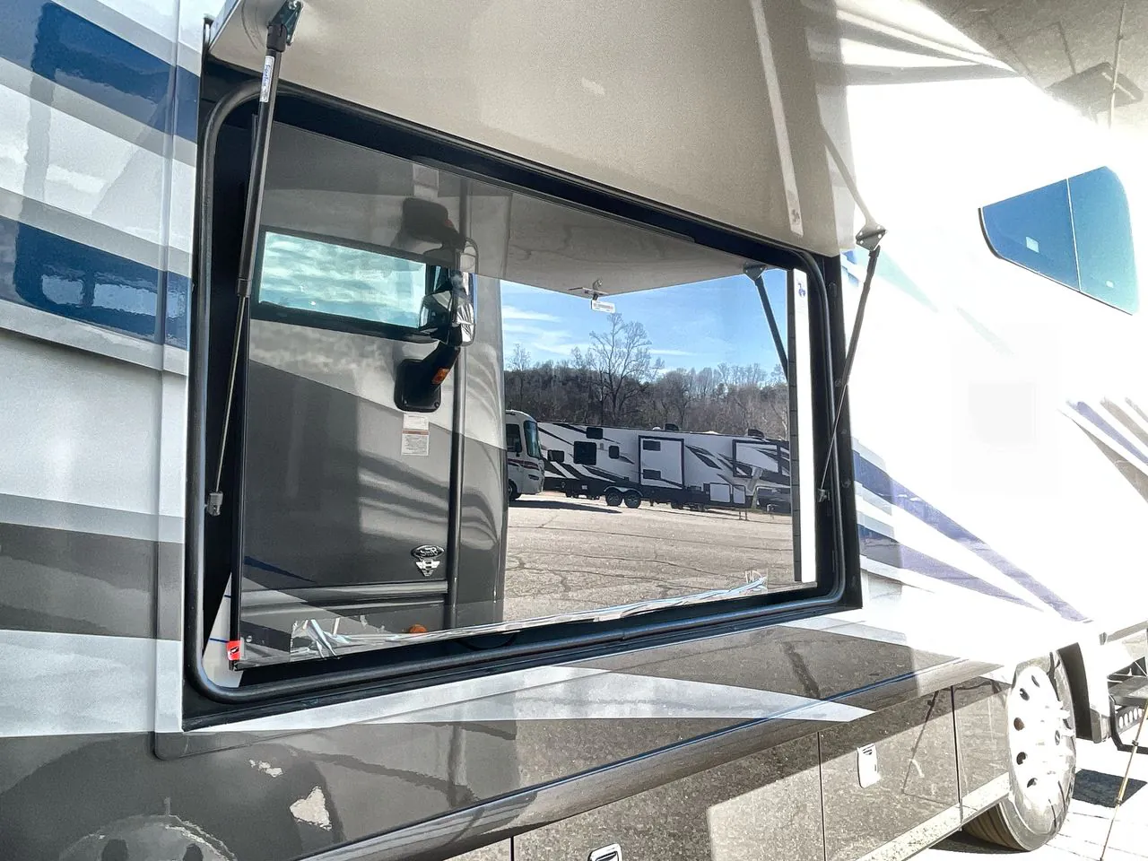 2025 Holiday Rambler Armada 40M - Photo 3