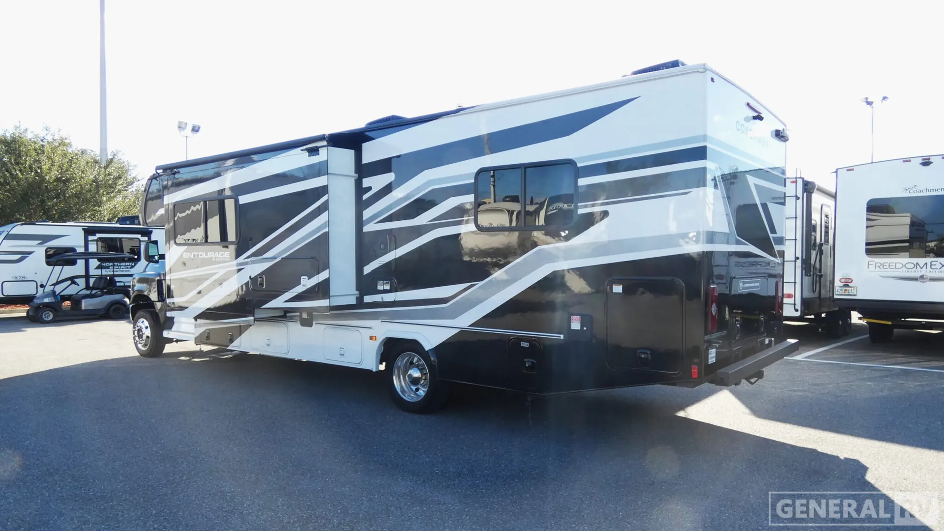 2025 Coachmen Entourage 320LV - Photo 4