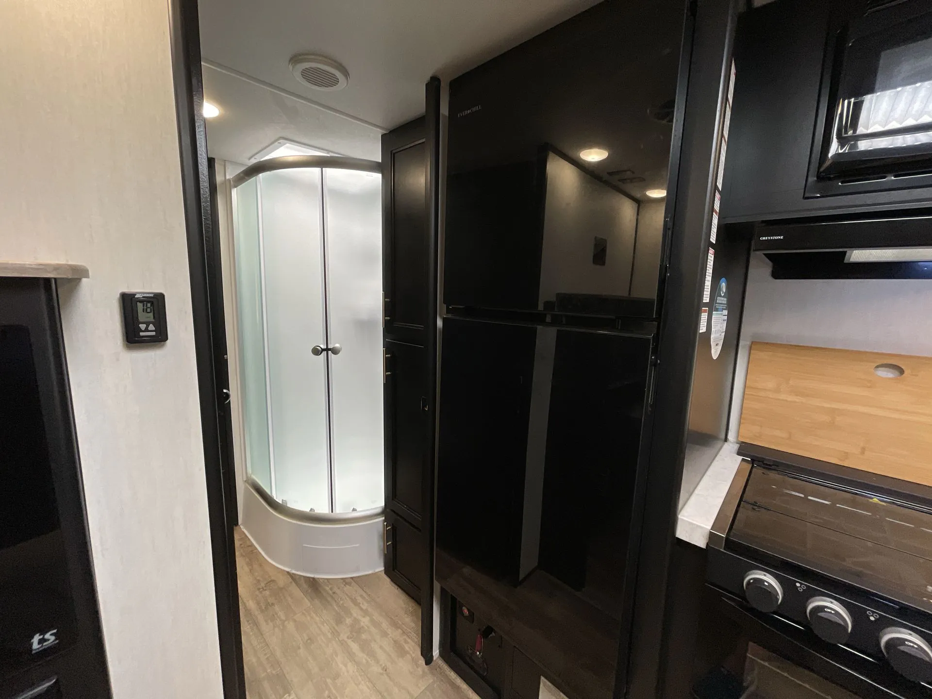 2022 Forest River Cherokee Grey Wolf 23MK — Photo 6