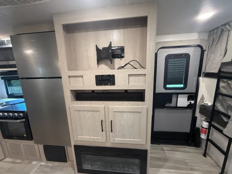 2022 Forest River Flagstaff Super Lite 27BHWS — Photo 6