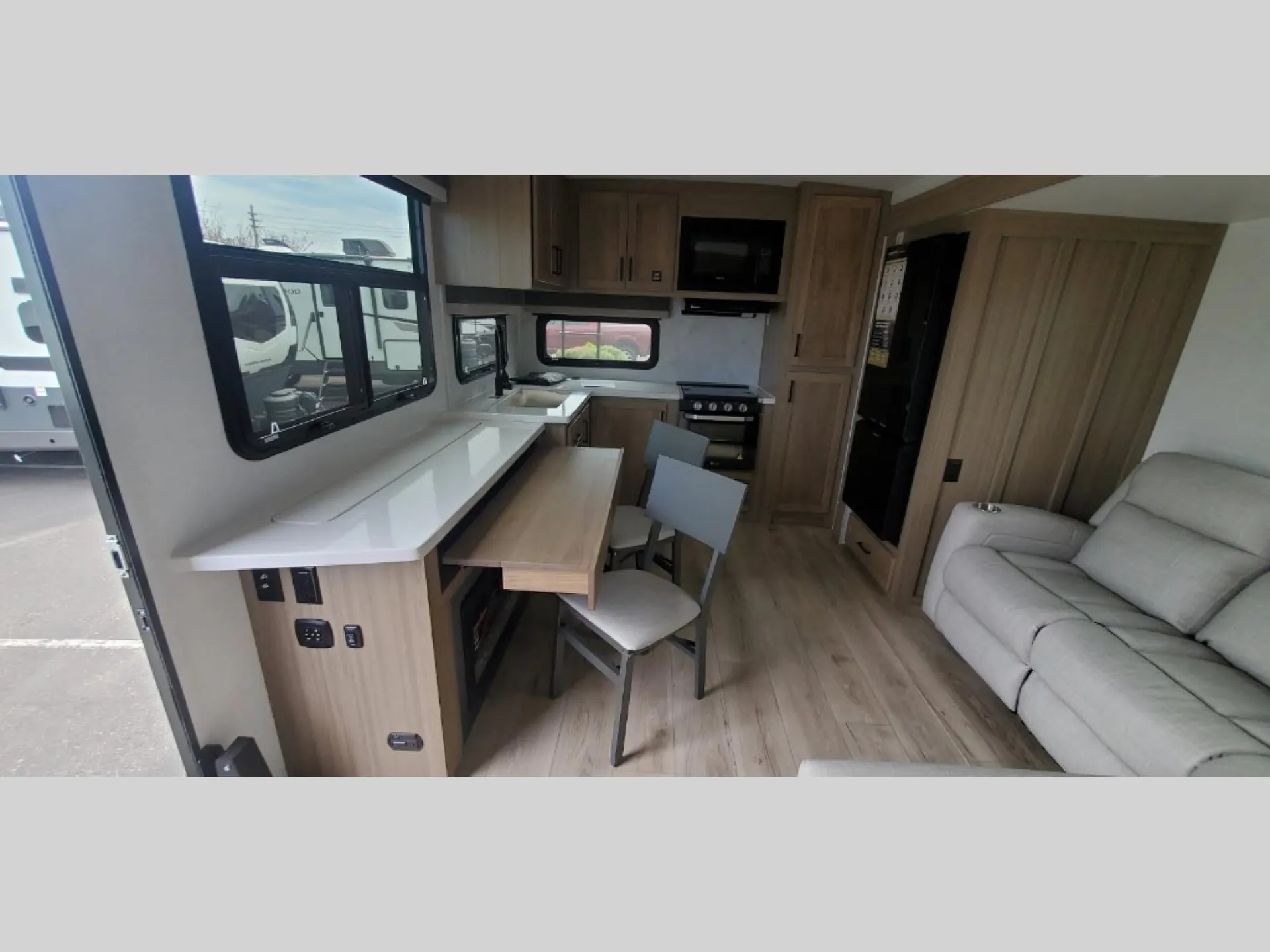 2027 Forest River Rockwood Ultra Lite 2711RK — Photo 7