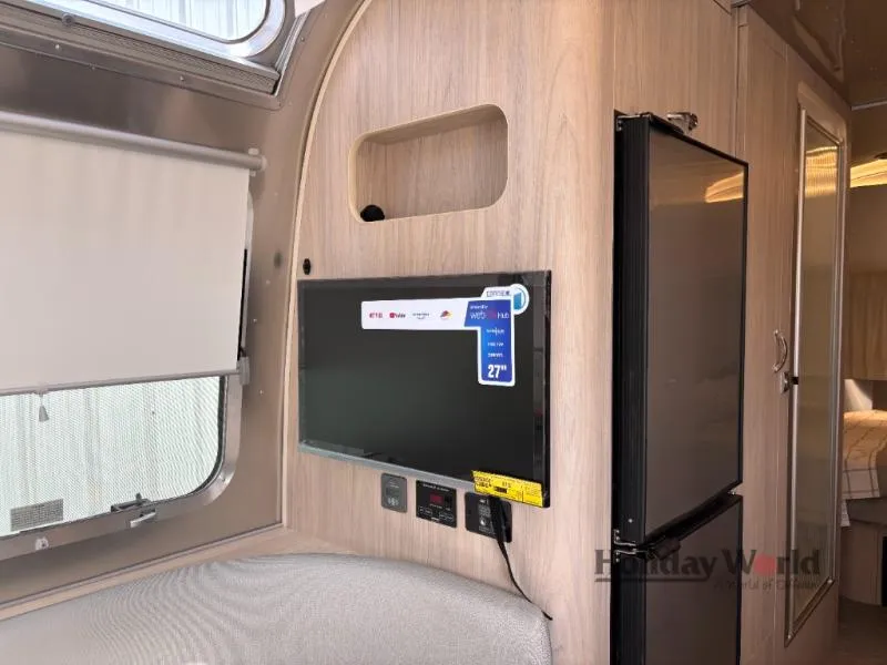 2026 Airstream Globetrotter 25FB - Photo 3