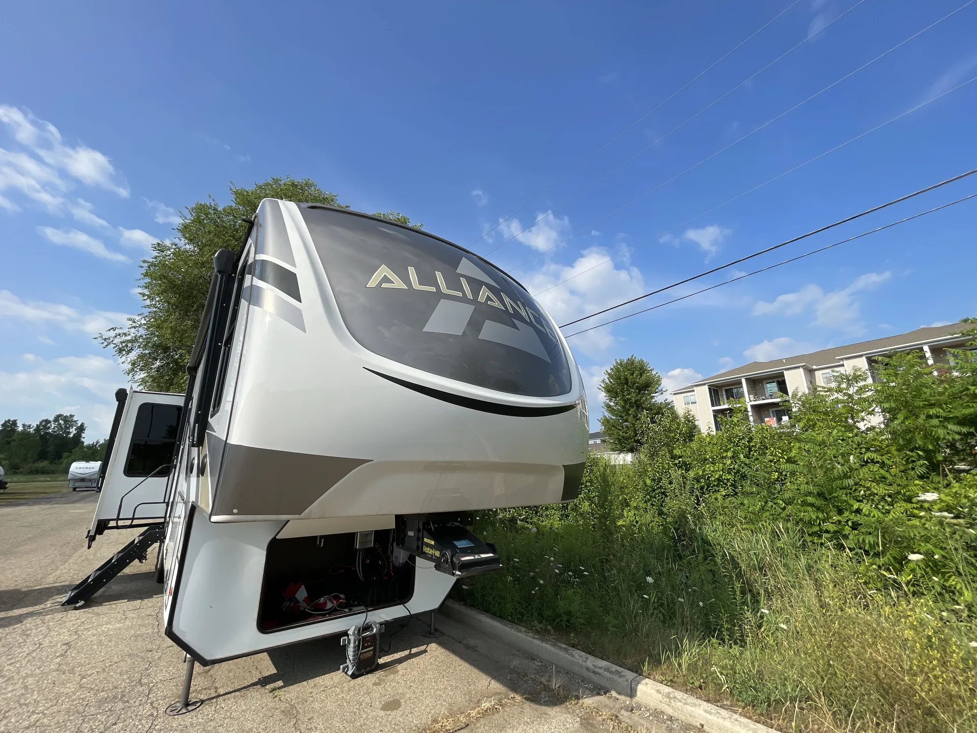 2021 Alliance RV Paradigm 340RL - Photo 2