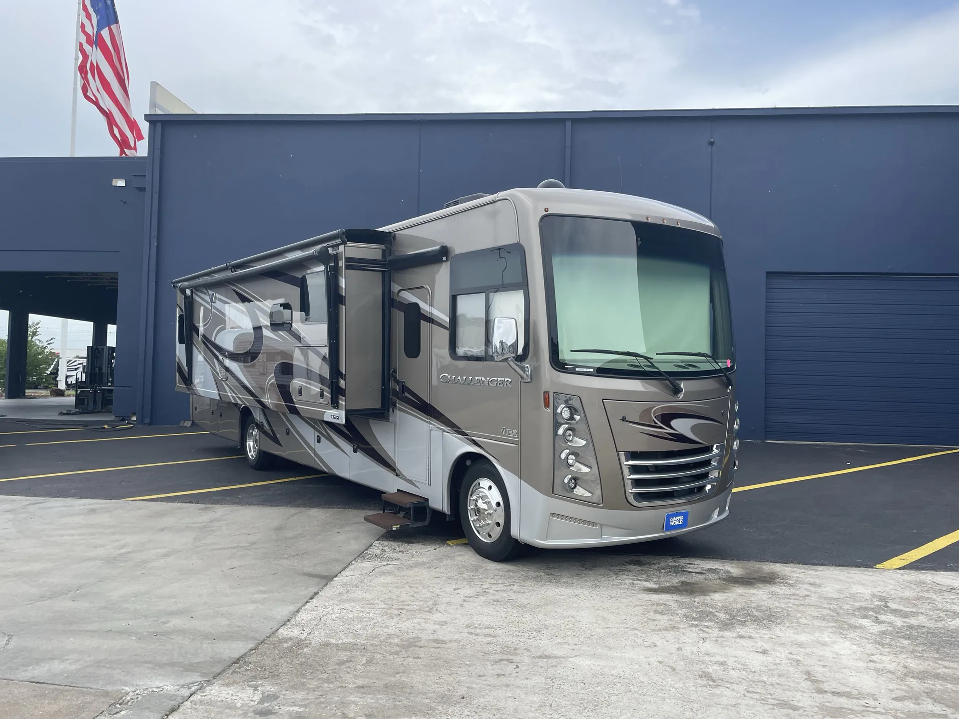 2020 Thor Motor Coach Challenger 37FH dealer photo 1 from Camping World