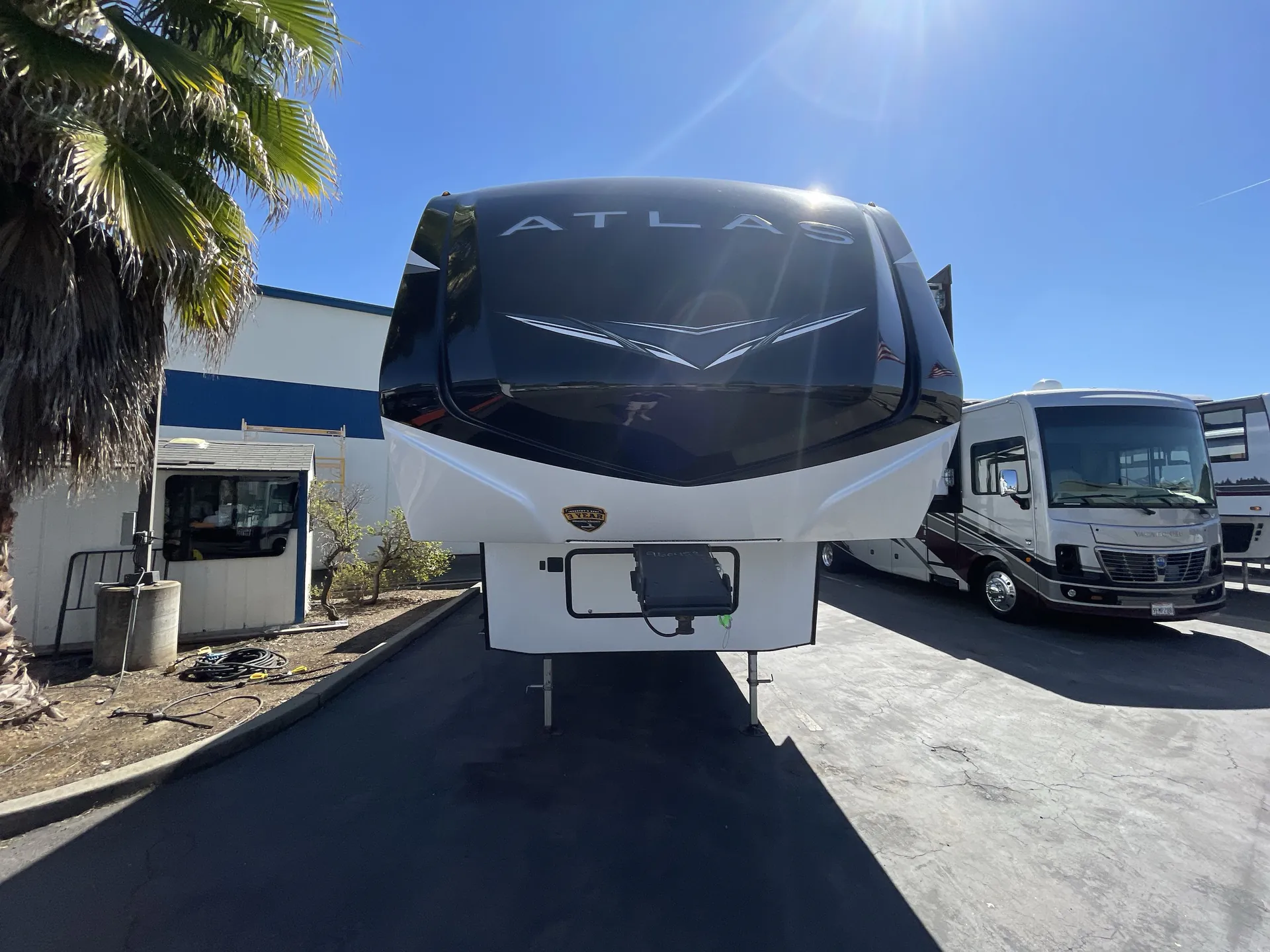 2022 Dutchmen Atlas 3172RLKB dealer photo 4 from Camping World