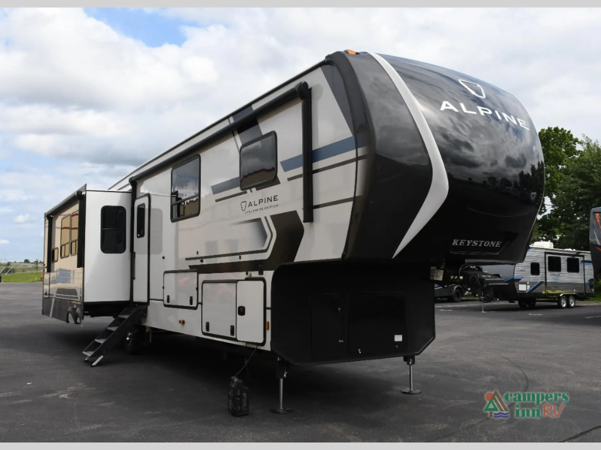 2026 Keystone Avalanche 379MB - Photo 3