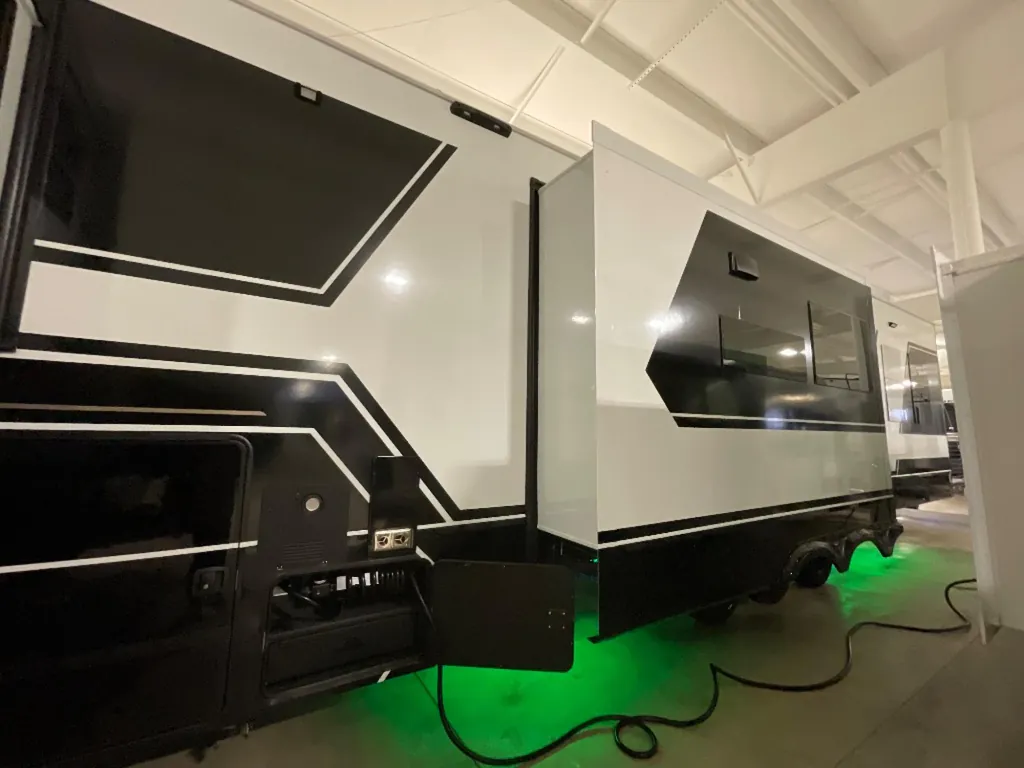 2025 Brinkley Model G 4100, Photos photo 8