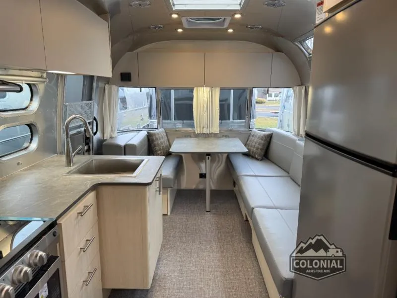 2026 Airstream Flying Cloud 27FB - Photo 3