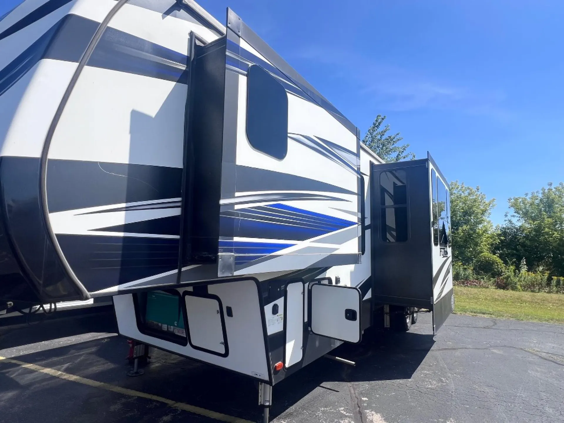 2018 Keystone Fuzion 384 - Photo 3