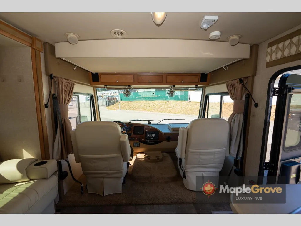 2014 Winnebago Vista 35B, Photos photo 35