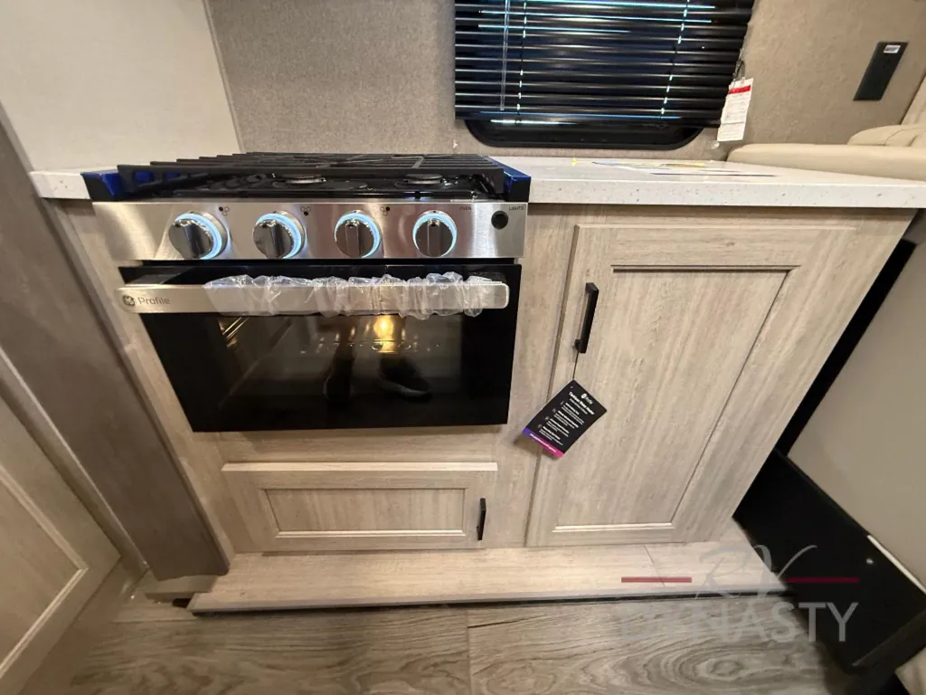 2026 Coachmen Catalina Legacy Edition 323MAZE, Photos photo 35
