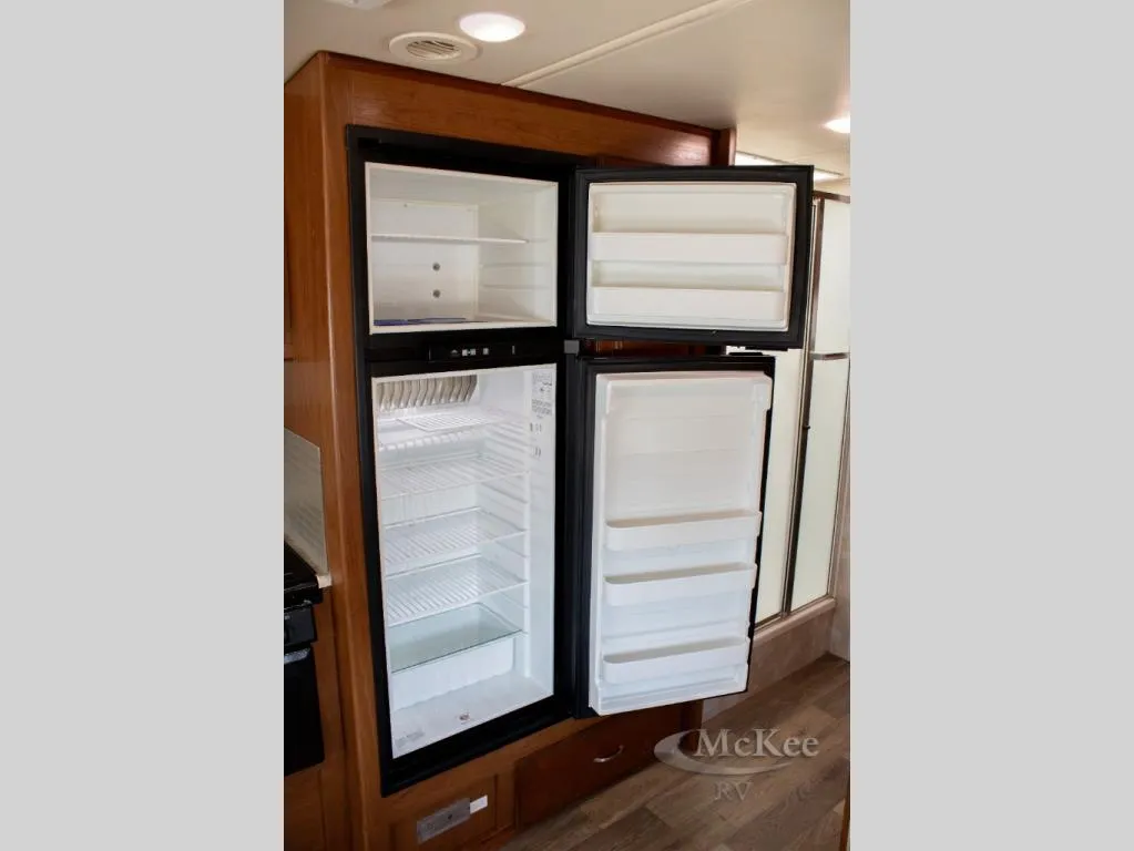 2020 Winnebago Sunstar 32YE - Photo 4