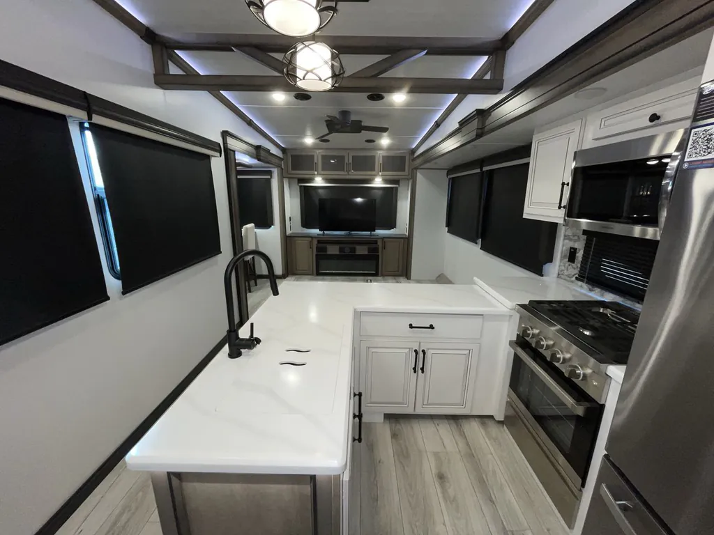 2024 Keystone Montana 3531RE, Photos photo 7