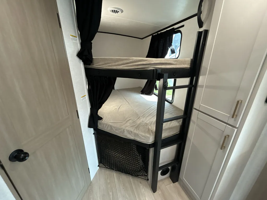 2027 Jayco Jay Feather 29BHB, Photos photo 19