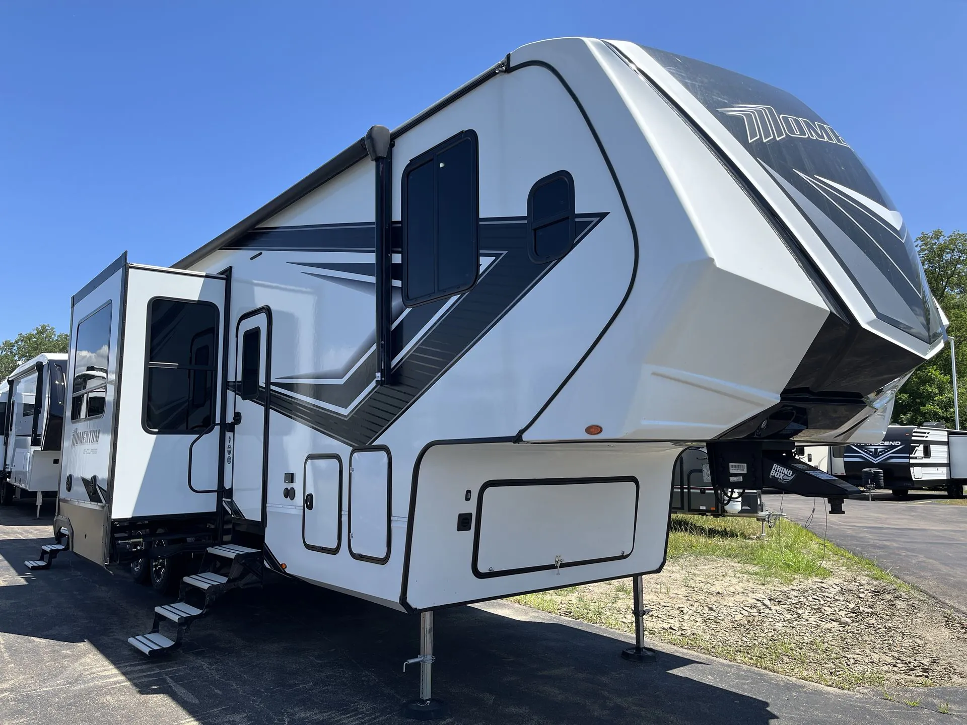 2023 Grand Design Momentum G-Class 350G - Photo 2
