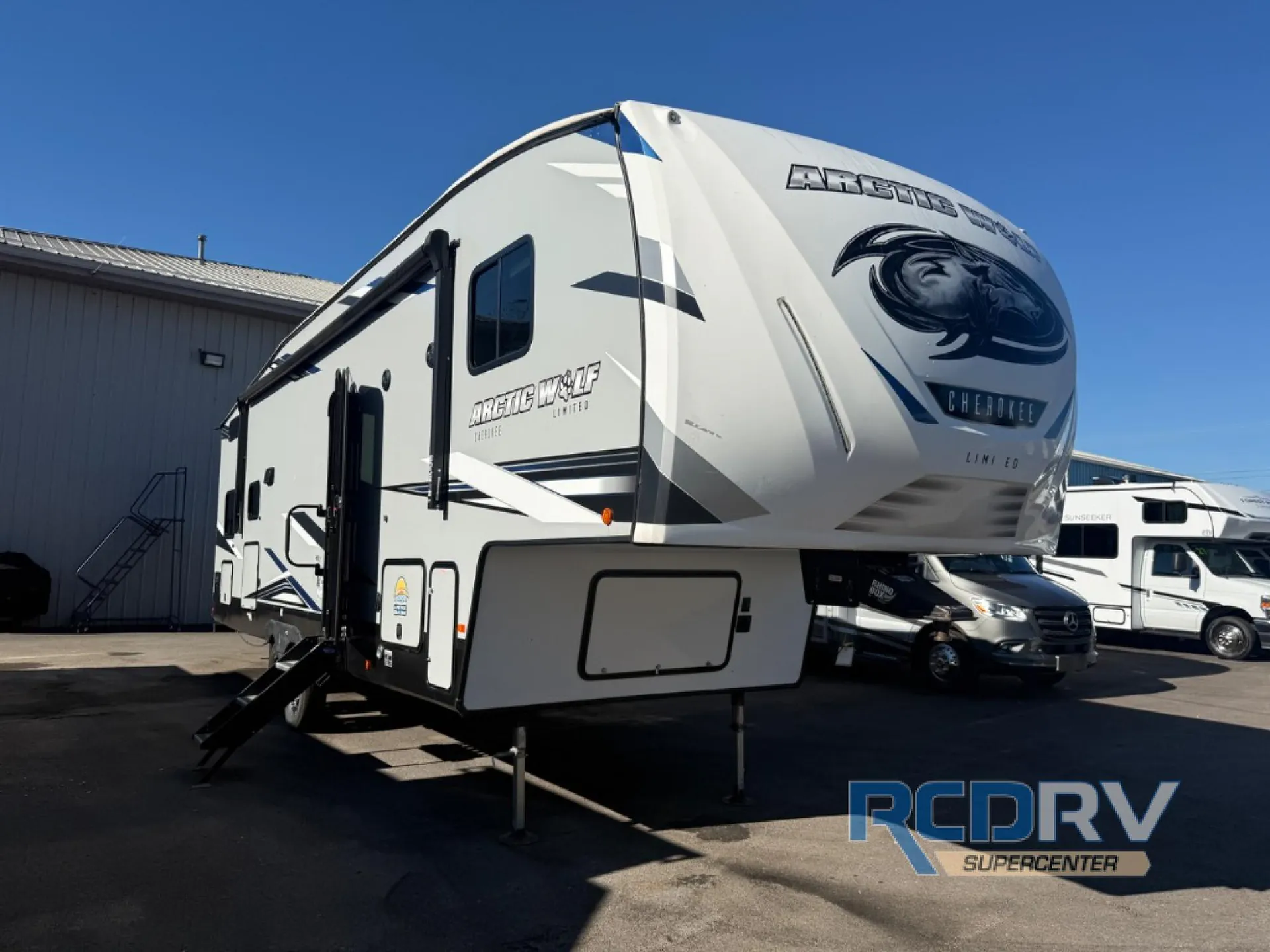 2022 Forest River Cherokee Arctic Wolf 287BH - Photo 2