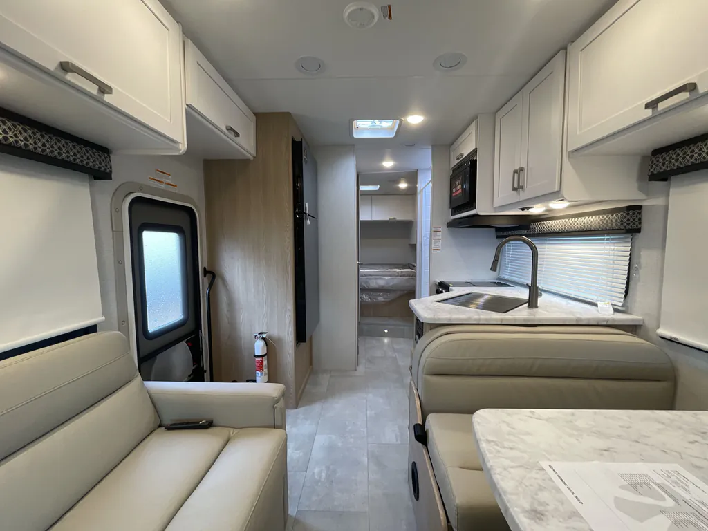 2026 Thor Motor Coach Freedom Elite 28HZ, Photos photo 2