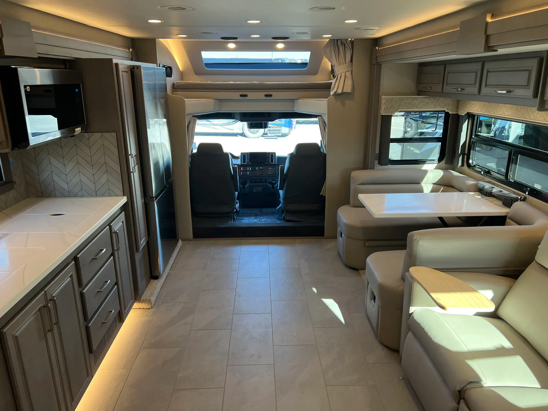 2026 Renegade RV Verona LE 40LRB - Photo 4