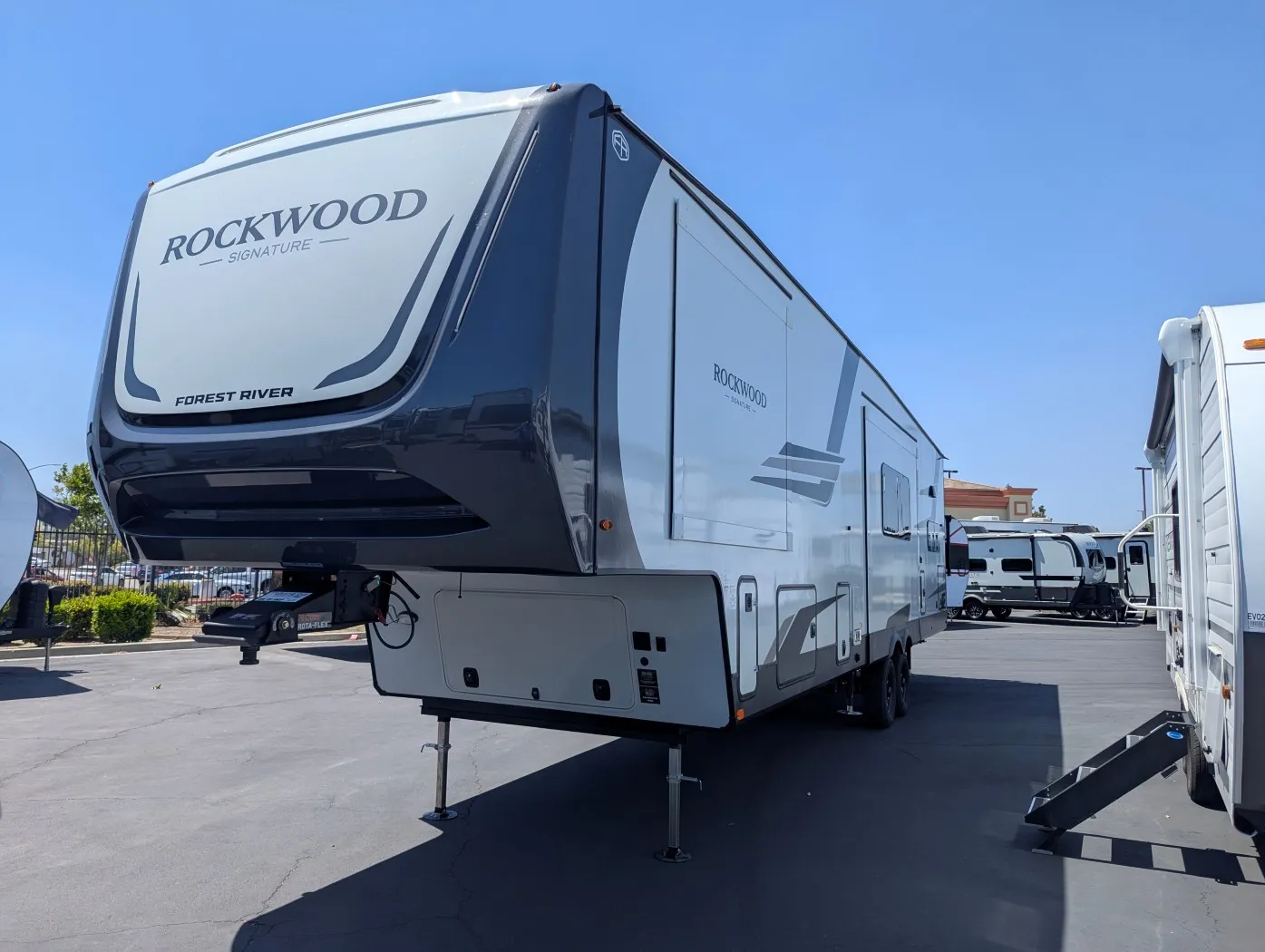2026 Forest River Rockwood Signature 404SRK - Photo 4