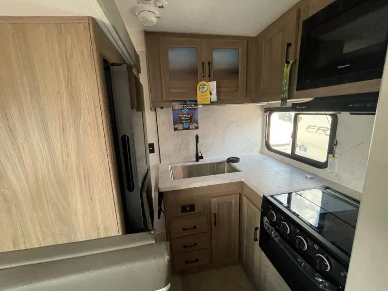 2026 Coachmen Freedom Express Ultra Lite 258BHS, Photos photo 17