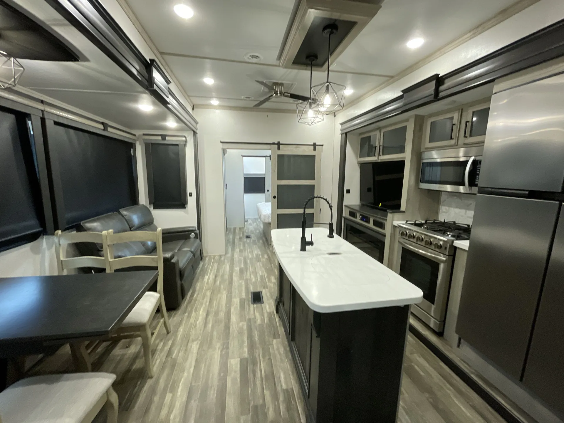 2023 Keystone Alpine 3912DS — living area main