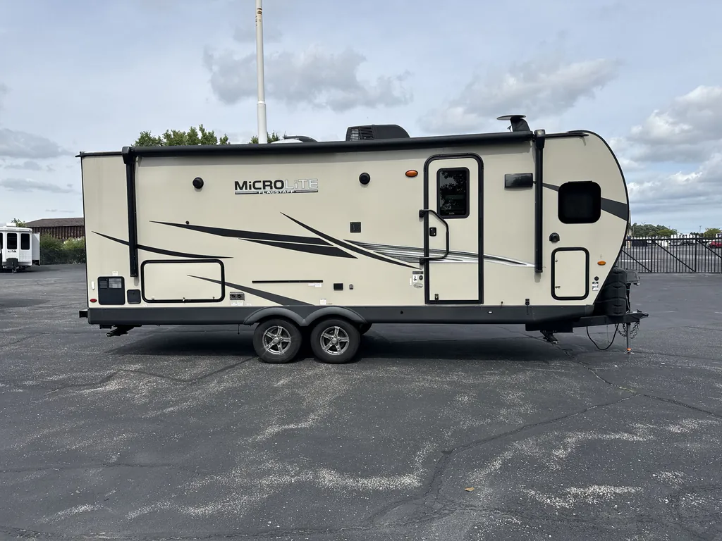 2022 Forest River Flagstaff Micro Lite 25FKS, Photos photo 5