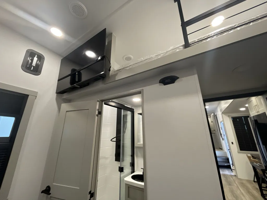 2026 Brinkley Model G 3970, Photos photo 27