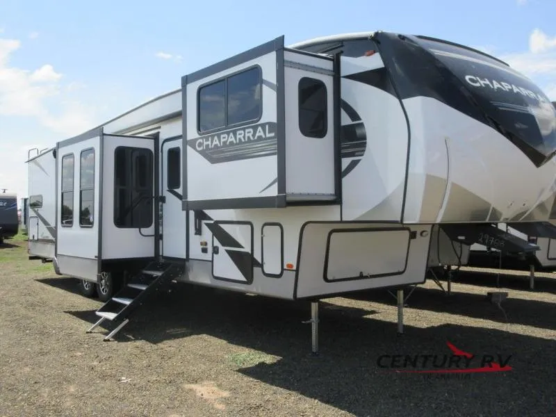 2023 Coachmen Chaparral 334FL - Photo 2
