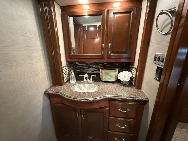 2018 Fleetwood Pace Arrow LXE 37R, Photos photo 11