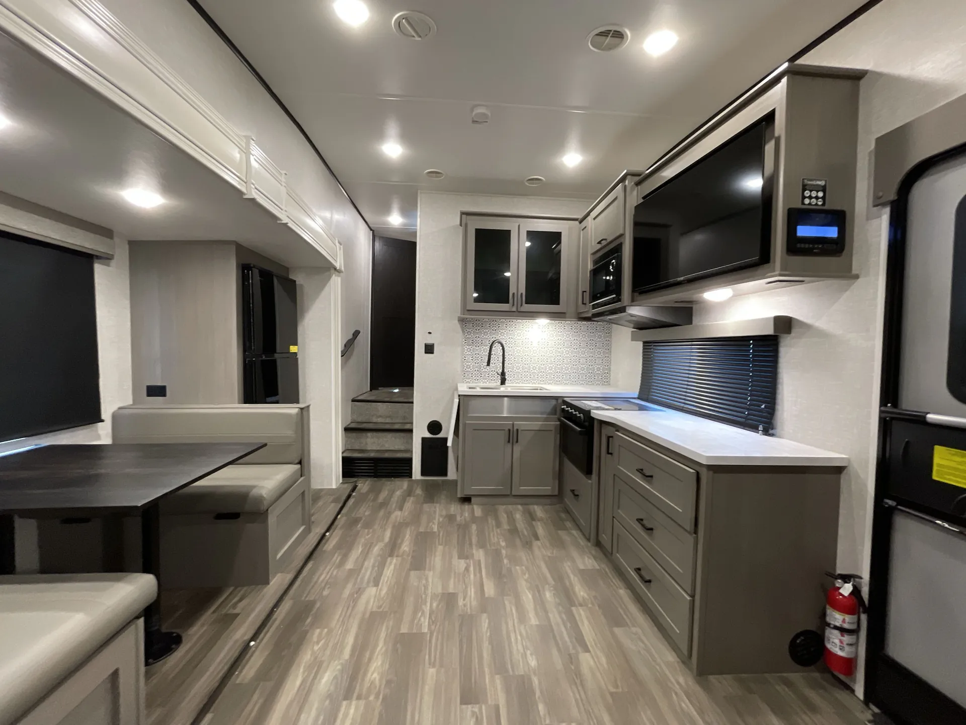 2024 Starcraft GSL Light Duty 274BHS — living area main