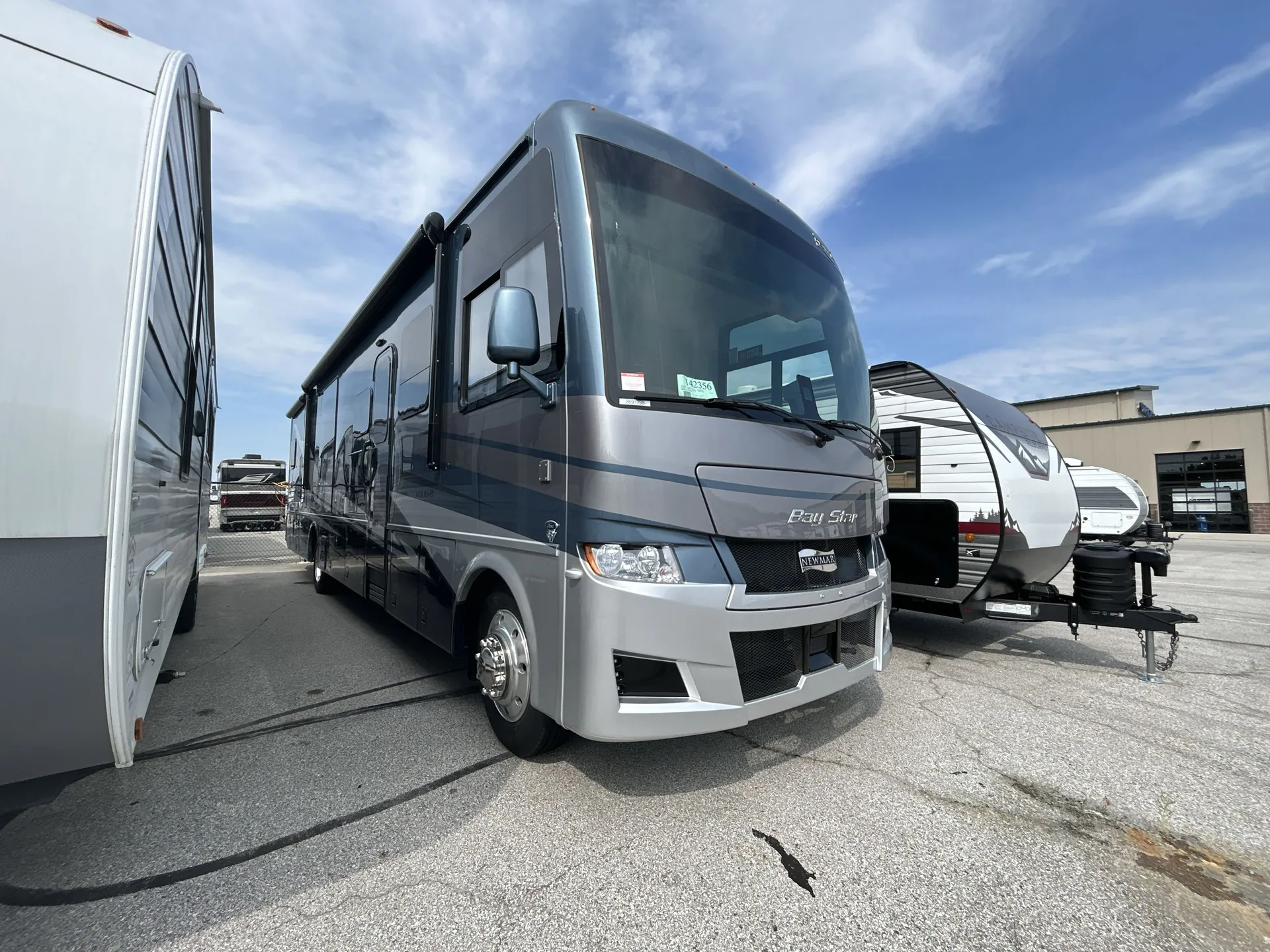 2027 Newmar Bay Star 3811 - Photo 2
