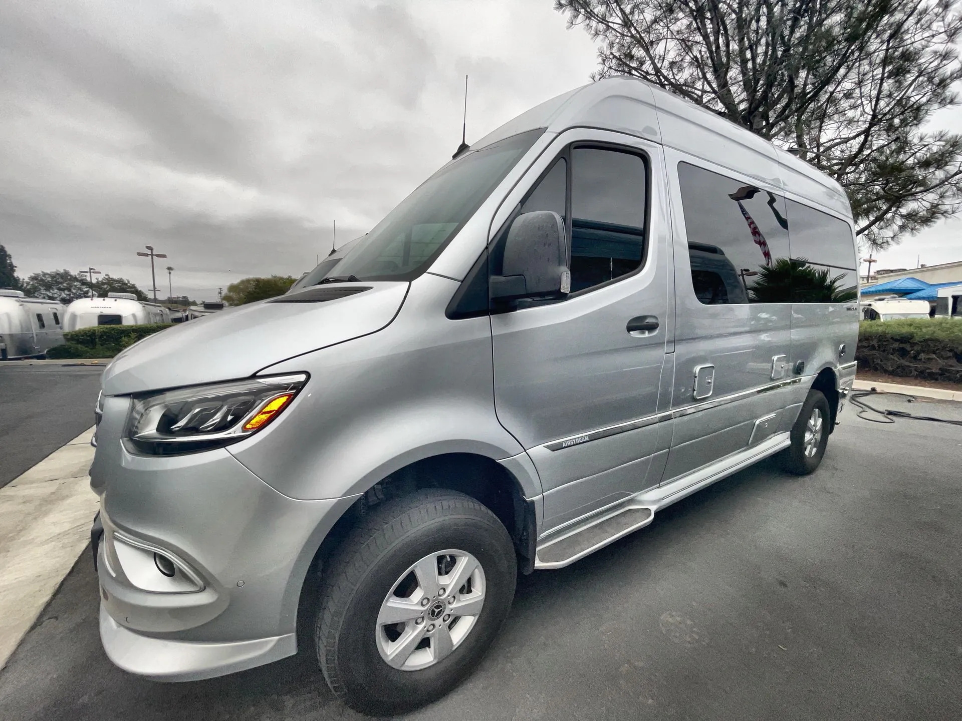 2023 Airstream Interstate 19 4x4 - Photo 4