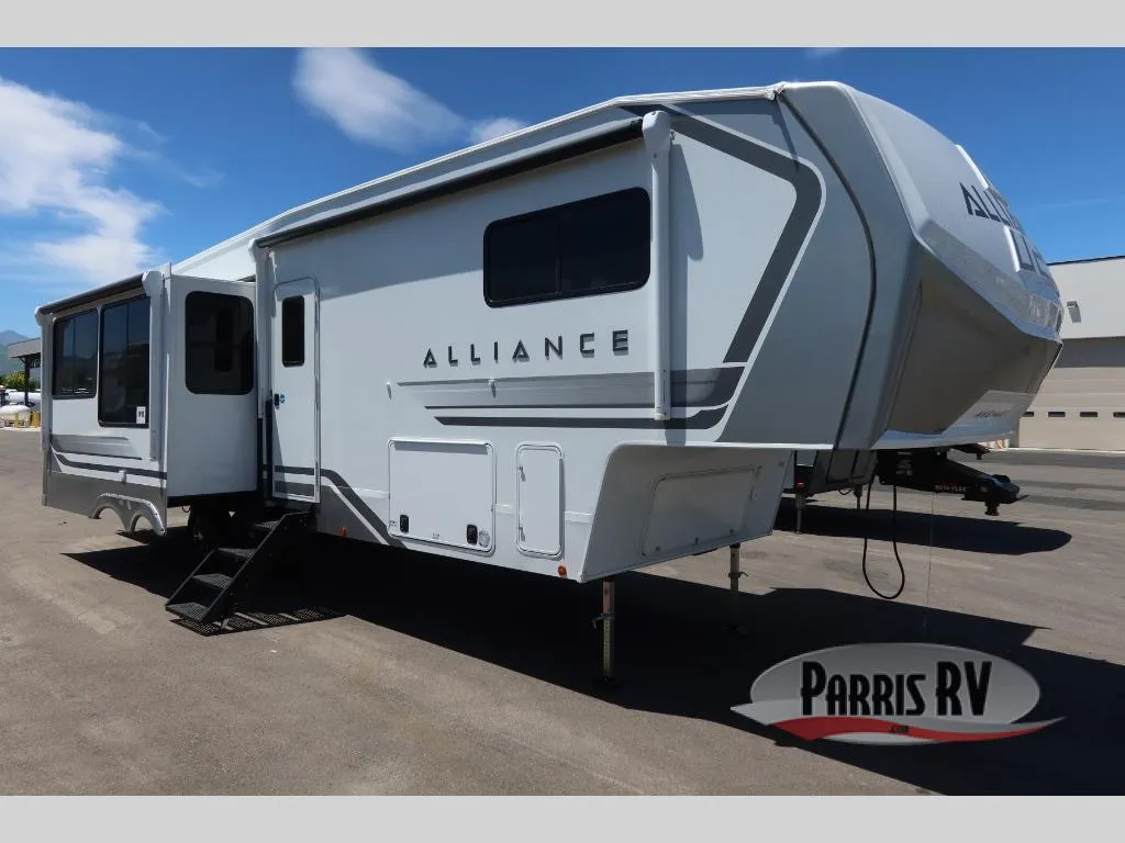 2027 Alliance RV Avenue 32RLS - Photo 2