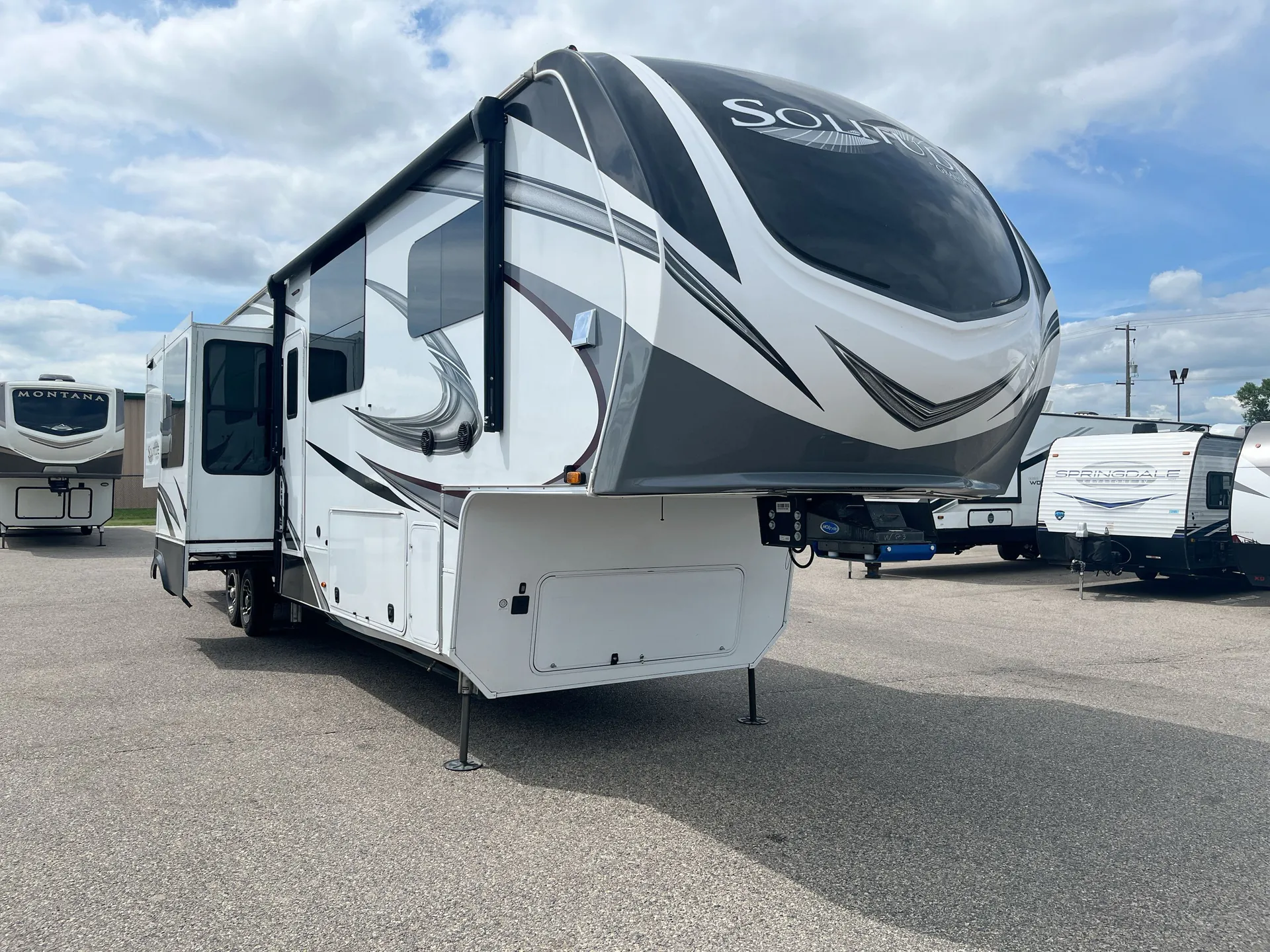 2023 Grand Design Solitude 390RK - Photo 2
