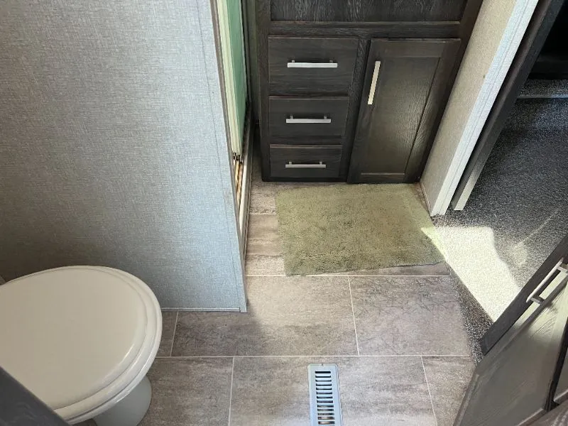 2019 Keystone Raptor 423, Photos photo 17