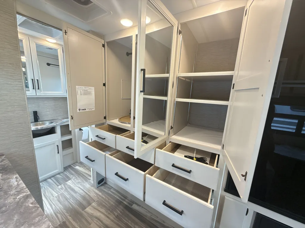 2023 Thor Motor Coach Vegas 24.3, Photos photo 35