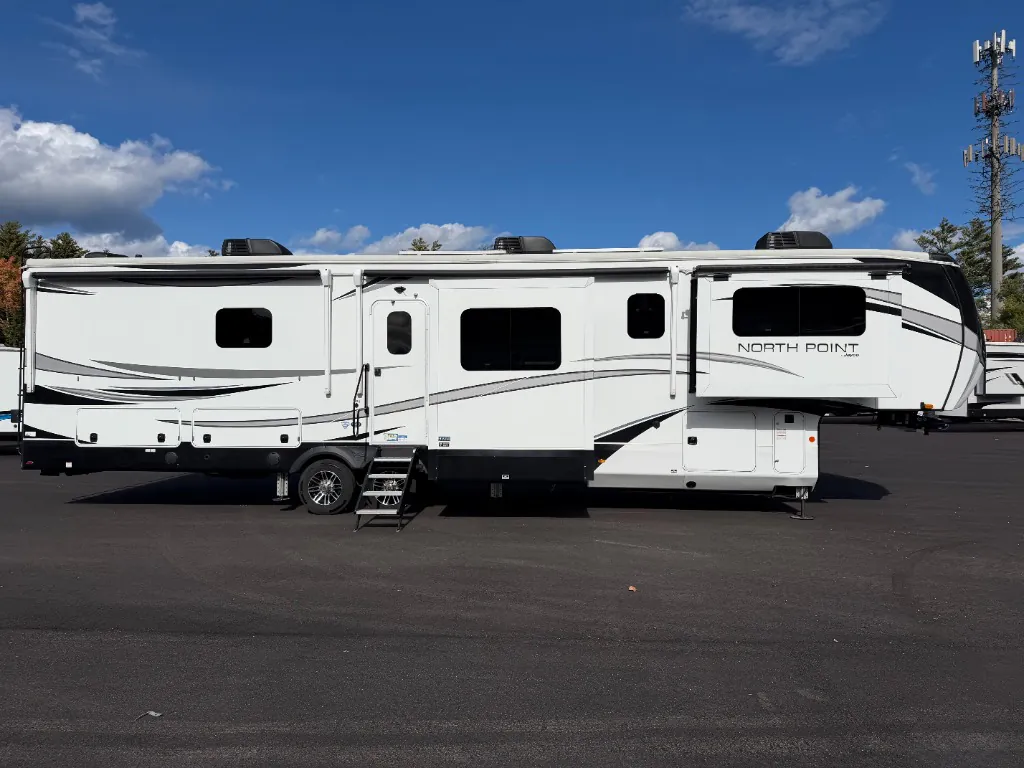 2023 Jayco North Point 382FLRB - Photo 3
