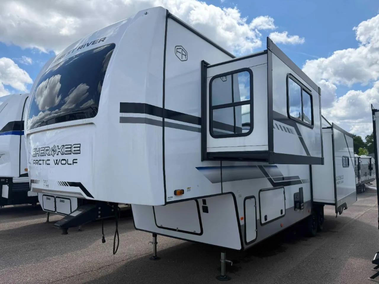 2025 Forest River Cherokee Arctic Wolf Suite 3250 SUITE - Photo 2